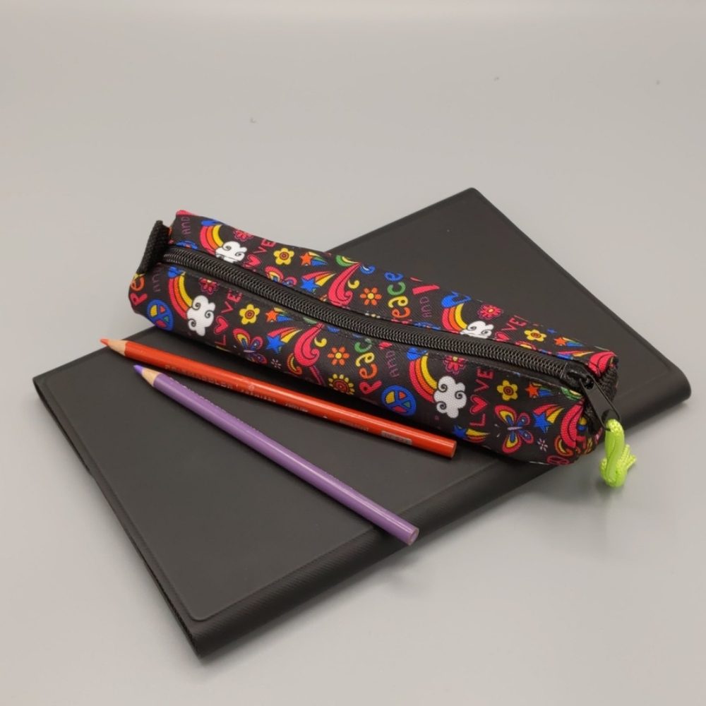 Peace ☮️ & Love 💕 pencil bag🌻. Just found these